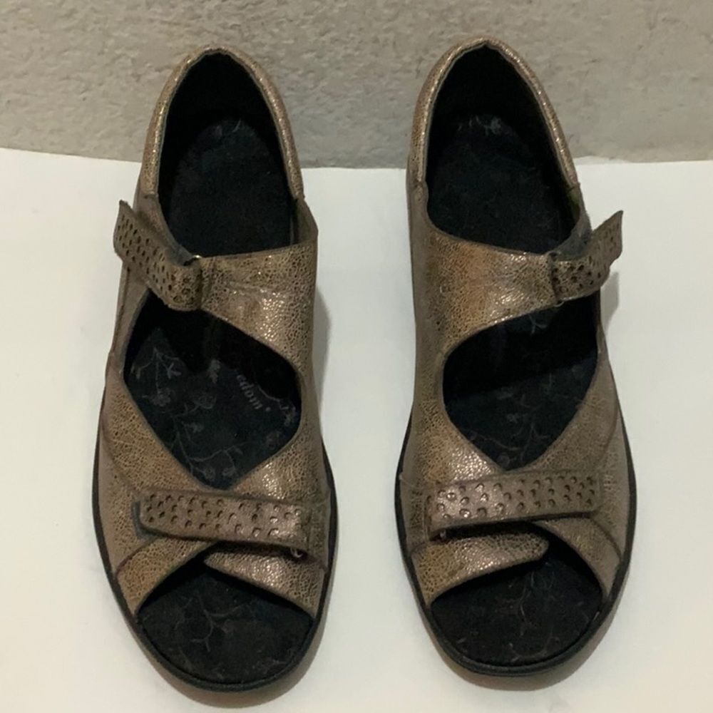 Barefoot Freedom By Drew Lagoon Womens Sandals|Size 13 bronze metallic
